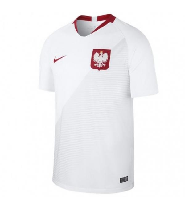 T-Shirt Nike Πολωνία Breathe Stadium Home 2018 M 893893-100Το μπλουζάκι Nike Poland Breathe Stadium είναι η επίσημη φανέλα του εντός έδρας αγώνα της Εθνικής Πολωνίας που δημιουργήθηκε για το Παγκόσμιο Πρωτάθλημα της Ρωσίας!Η ανδρική κοντομάνικη φανέλα ποδοσφαίρου είναι κατασκευασμένη από αναπνεύσιμο υλικό που απομακρύνει την υγρασία και προσφέρει δροσιά και το υψηλότερο επίπεδο αερισμού. Διακοσμήθηκε με εμβλήματα της ομάδας, όπως το υφαντό έμβλημα στο αριστερό στήθος και το κλασικό παγοδρόμιο της Nike στο δεξί στήθος.Χαρακτηριστικά:Το πολωνικό υφαντό έμβλημα και τα χρώματα σας επιτρέπουν να εκφράσετε την υποστήριξή σας στην ομάδα.Το υλικό Nike Breathe με τεχνολογίαDri-Fitσε κρατά στεγνό και δροσερό.Λιγότερες ραφές κάνουν τη λαιμόκοψη απαλή στην αφή.Τα μανίκια ράγκλαν εξασφαλίζουν πλήρη ελευθερία κινήσεων.Η επίσημη φανέλα αγώνα της Εθνικής Πολωνίας για το Παγκόσμιο ΚύπελλοΧρώμα:λευκόΥλικό: Λευκό:100% πολυεστέρας