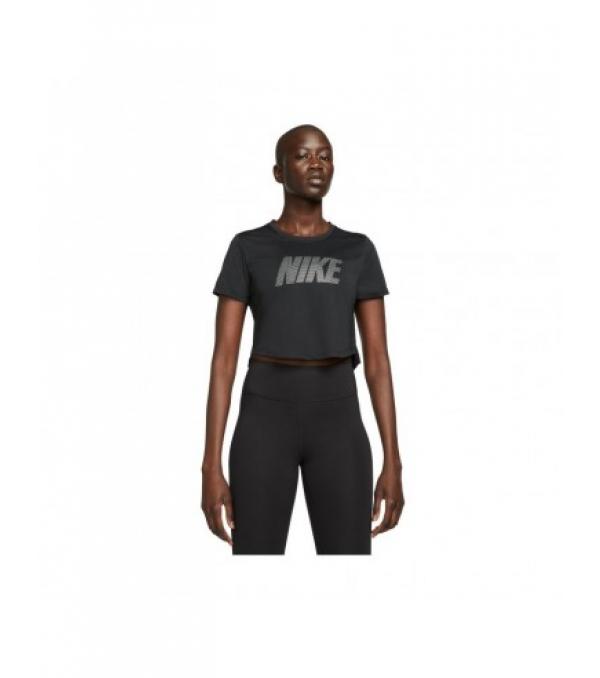 Nike WMNS Graphic Cropped T-shirt με κούρεμαΙδιότητες:Γυναικείο μπλουζάκιΗ τεχνολογία Dri-FIT απομακρύνει την υγρασία από το δέρματο μαλακό, απαλό ύφασμα είναι μακρύτερο στο πίσω μέρος για λίγο περισσότερη κάλυψητα μικρά πλαϊνά σκισίματα παρέχουν επιπλέον ελευθερία κατά την κίνησηkrμια επιγραφή στο στήθος από απομίμηση κρυστάλλουΣύνθεση: 100% πολυεστέραςμαύρο χρώμαΤο Nike Dri-FIT One Tee έχει σχεδιαστεί για όλους τους τύπους προπόνησης