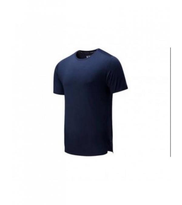 T-shirt New Balance M MT01259ECR Ιδιότητες: New Balance MT01259ECR T-shirt Ανδρικό T-shirt για τρέξιμο και άλλες δραστηριότητες, κατασκευασμένο από 100% πολυεστέρα που στεγνώνει γρήγορα. Η τεχνολογία NB ICEx διατηρεί τη βέλτιστη θερμοκρασία του σώματος κατά τη διάρκεια της αυξημένης σωματικής άσκησης, ενώ χάρη στην τεχνολογία NB DRYx, η φανέλα είναι πολύ διαπνέουσα και παρέχει επαρκή διαχείριση της υγρασίας. Υλικό: Η μπλούζα είναι κατασκευασμένη από το υλικό της, το οποίο είναι κατασκευασμένο από το υλικό της: Πολυεστέρας Πολυεστερικό χρώμα: Ναυτικό 
