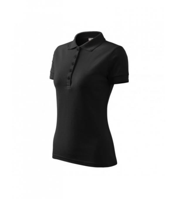 Ιδιότητες: Γυναικείο πουκάμισο πόλο. Γιακάς που κλείνει με 5 κουμπιά. Γιακάς και μανσέτες με διπλό διακοσμητικό ανάγλυφο. Στενή γραμμή με πλαϊνές ραφές. Υλικό: Κλασσικό ύφασμα: 65% βαμβάκι, 35% πολυεστέρας Χρώμα: Μαύρο