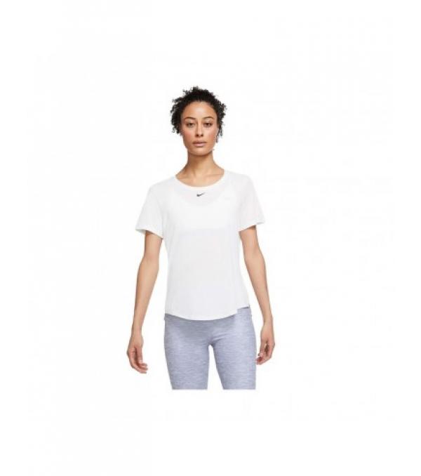 Μπλούζα Nike WMNS Dri-FIT One T-shirt Ιδιότητες: Γυναικεία προπονητική μπλούζα Nike μαλακό και απαλό υλικό στρογγυλεμένη πλάτη και πλαϊνές σχισμές λογότυπο Swoosh στο στήθος στο εσωτερικό, στο κάτω μέρος, το σύνθημα "Just Do It". κατασκευασμένο με τεχνολογία Dri-FIT / μεταφέρει τον ιδρώτα προς τα έξω σύνθεση: 100% πολυεστέρας Λευκό χρώμα Το Nike Dri-FIT One Tee είναι η πιο ευέλικτη φανέλα μας, σχεδιασμένη για κάθε δραστηριότητα. Ιδανική για γιόγκα, τζόκινγκ και ασκήσεις σε μηχανήματα. Το μαλακό και απαλό ύφασμα αποτελείται από 100% ανακυκλωμένες ίνες πολυεστέρα και είναι διαπνέον για να σας κρατά στεγνούς και δροσερούς.