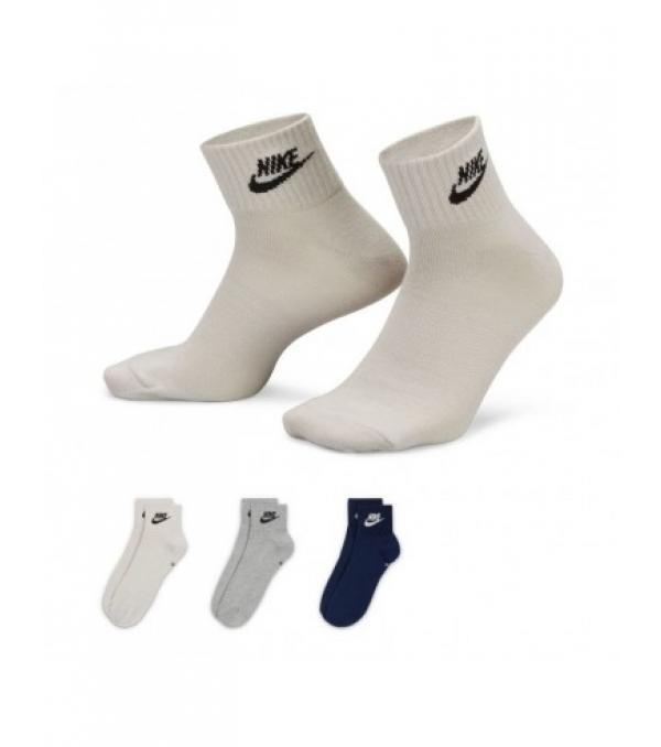 Χαρακτηριστικά: Κάλτσες μάρκας Nike ιδανικές για καθημερινή χρήση και προπόνηση χαμηλό κόψιμο Περιλαμβάνονται 3 ζευγάρια unisex Υλικό: Κάλτσες από ύφασμα: Υλικό: βαμβάκι, πολυεστέρας, ελαστάν Χρώμα: χρώμα: πολύχρωμο
