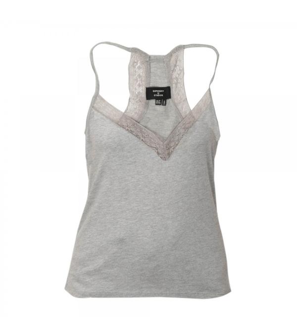 Κάντε την αγορά σας με αυτή την κομψή και θηλυκή μπλούζα με δαντέλα και λεπτές τιράντες από την αγαπημένη Superdry .Βρείτε τη στο AlterShops.gr.