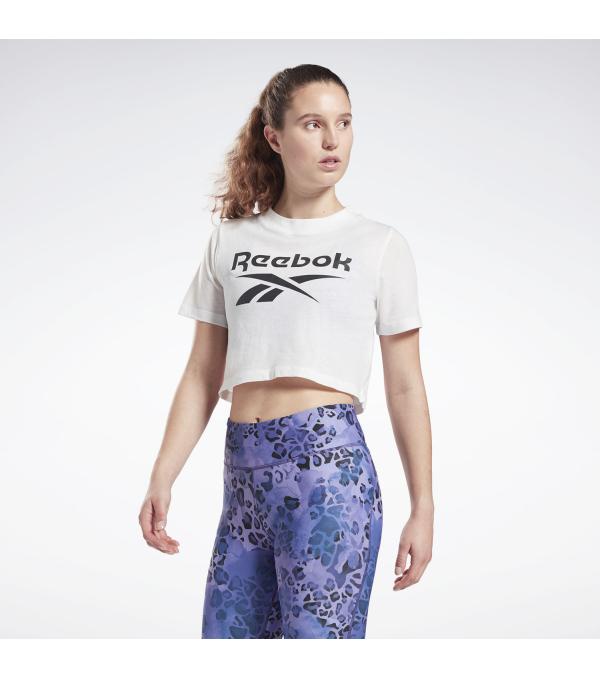 To Aπλό Cropped T-shirt με το Έντονο Λογότυπο Reebok Η φυσική κατάσταση είναι μέρος αυτού που είστε, έτσι είναι και η Reebok. Δηλώστε το με υπερηφάνεια οπουδήποτε κι αν πάτε με αυτό το γυναικείο cropped t-shirt. Ένα μεγάλο γραφικό λογότυπο στο μπροστινό μέρος επιτρέπει στον κόσμο να γνωρίζει τι σας ενδιαφέρει. Βαμβακερή μπλούζα είναι άνετη στο σπίτι ή εν κινήσει.    Τα Χαρακτηριστικά του  • Σύνθεση: 60% βαμβάκι / 40% ανακυκλωμένη πολυεστέρα   • Cropped μήκος  • Κορδόνι με ραβδώσεις    Extra Πληροφορίες   • Λογότυπο Reebok  • Χρώμα: Λευκό