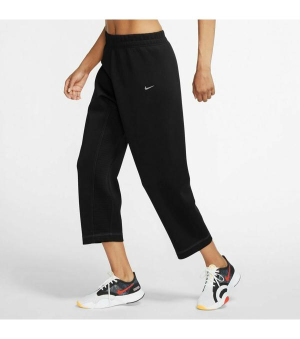Κέρδισε τις εντυπώσεις με το φλις παντελόνι Nike Sportswear Essential Collection. Είναι φτιαγμένο από πυκνό φλις ύφασμα με χνουδωτή υφή στο εσωτερικό σε ριχτή εφαρμογή για ζεστή κάλυψη και διαθέτει κομψές, λεπτές πιέτες σε όλο το μήκος στο μέσα μέρος του ποδιού. Πληροφορίες • Σύνθεση: 80% βαμβάκι / 20% πολυεστέρας • Χαλαρή εφαρμογή • Απαλή αίσθηση • Φλις ύφασμα με πυκνή ύφανση και χνουδωτή υφή στο εσωτερικό σε ριχτή εφαρμογή αγκαλιάζει το σώμα και προσφέρει απαλή, άνετη αίσθηση και ελευθερία κινήσεων • Ελαστική μέση με ρυθμιζόμενο κορδόνι που επιτρέπει την προσαρμογή της εφαρμογής • Πλαϊνές τσέπες Extra Λεπτομέρειες • Branding Nike • Λογότυπο Swoosh • Χρώμα: Μαύρο Φροντίδα • Πλένεται στο πλυντήριο