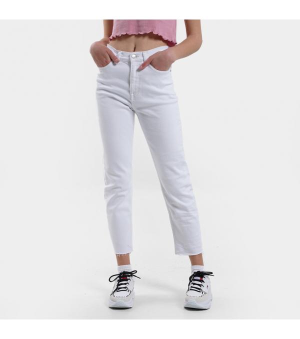 Τα jean παντελόνια είναι απαραίτητα για κάθε γκαρνταρόμπα, ωστόσο είναι δύσκολο να βρεις ένα ποιοτικό, ανθεκτικό και στιλάτο jean. Μην ανησυχείς όμως, η Tommy Jeans είναι εδώ για εσένα και σου προσφέρει, διαχρονικά, κομψότητα και υψηλή ποιότητα στο stree styling. Αυτό το γυναικείο τζιν με ψηλόμεσο κόψιμο, ίσια γραμμή και κόψιμο στον αστράγαλο θα γίνει το αγαπημένο σας καλοκαιρινό ρούχο.           Πληροφορίες • Σύνθεση: 50% οργανικό βαμβάκι/ 40% βαμβάκι/ 8% πολυεστέρας/ 2% ελαστάνη • Στενή γραμμή • High rise μέση • 5 τσέπες       Εxtra Λεπτομέρειες • Λογότυπο Tommy Jeans • Χρώμα: Λευκό         