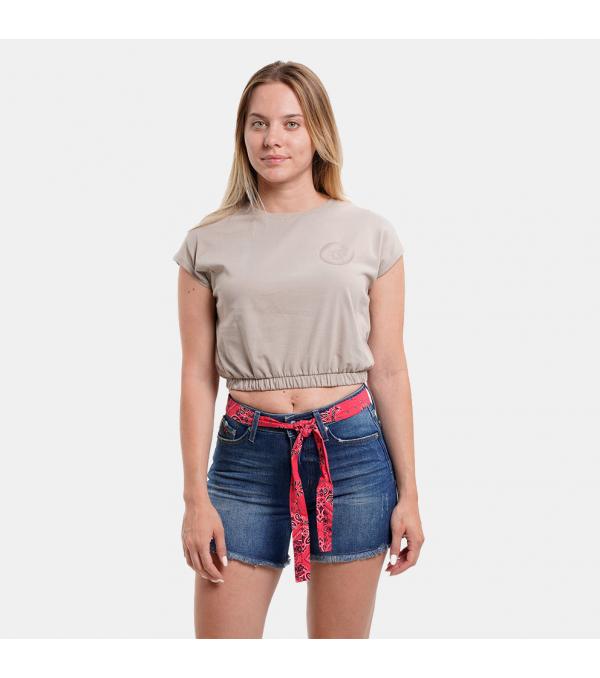 Ένα άνετο t-shirt σχεδιασμένο σε γραμμή που κολακεύει. Το Raster tee της target αποτελείται από στρογγυλή λαιμόκοψη, ελαστικό φινίρισμα και εφαρμογή εντελώς άνετη. Συνδύασέ το με ένα denim short, μια φούστα ή την αγαπημένη σου φόρμα για τις πιο χαλαρές ημέρες.     Πληροφορίες • Σύνθεση: 100% βαμβάκι • Κανονική εφαρμογή • Στρογγυλή λαιμόκοψη • Ελαστικό φινίρισμα          Extra Λεπτομέρειες • Το μοντέλο είναι 176 cm και φοράει S • Χρώμα: Μπεζ