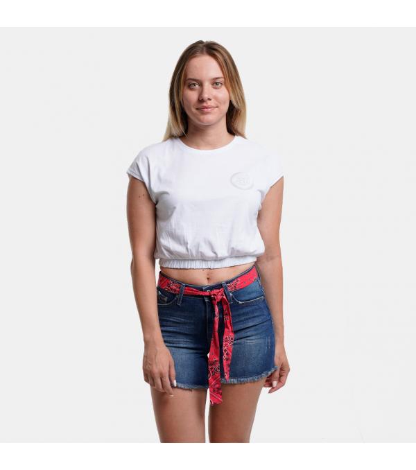 Ένα άνετο t-shirt σχεδιασμένο σε γραμμή που κολακεύει. Το Raster tee της target αποτελείται από στρογγυλή λαιμόκοψη, ελαστικό φινίρισμα και εφαρμογή εντελώς άνετη. Συνδύασέ το με ένα denim short, μια φούστα ή την αγαπημένη σου φόρμα για τις πιο χαλαρές ημέρες.     Πληροφορίες • Σύνθεση: 100% βαμβάκι • Κανονική εφαρμογή • Στρογγυλή λαιμόκοψη • Ελαστικό φινίρισμα          Extra Λεπτομέρειες • Το μοντέλο είναι 176 cm και φοράει S • Χρώμα: Λευκό