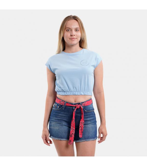 Ένα άνετο t-shirt σχεδιασμένο σε γραμμή που κολακεύει. Το Raster tee της target αποτελείται από στρογγυλή λαιμόκοψη, ελαστικό φινίρισμα και εφαρμογή εντελώς άνετη. Συνδύασέ το με ένα denim short, μια φούστα ή την αγαπημένη σου φόρμα για τις πιο χαλαρές ημέρες.     Πληροφορίες • Σύνθεση: 100% βαμβάκι • Κανονική εφαρμογή • Στρογγυλή λαιμόκοψη • Ελαστικό φινίρισμα          Extra Λεπτομέρειες • Το μοντέλο είναι 176 cm και φοράει S • Χρώμα: Μπλε