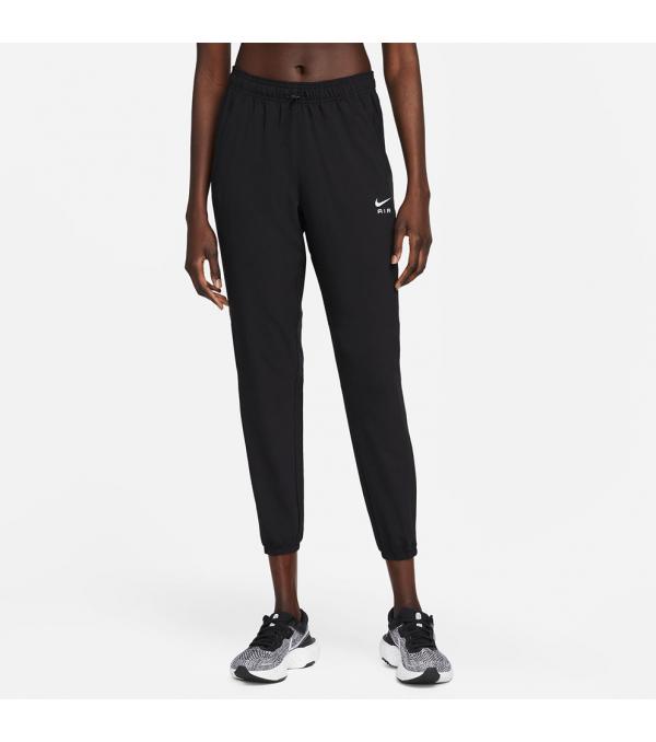 Οι νέες σου φόρμες για μετακινήσεις. Το παντελόνι Nike Sportswear Essential είναι φτιαγμένο από φλις για εξαιρετικά απαλή αίσθηση, ενώ διαθέτει ελαστική ζώνη και τελείωμα με ύφανση ριμπ στα μπατζάκια, για μεγαλύτερη άνεση στις μετακινήσεις σου.          Πληροφορίες • Σύνθεση: 100% πολυεστέρας • Κανονική εφαρμογή για χαλαρή, άνετη αίσθηση • Εξαιρετικά απαλό φλις ύφασμα με ελαφρώς χνουδωτή υφή στο εσωτερικό για ζεστή και άνετη αίσθηση • Ελαστική ζώνη με κορδόνι που σφίγγει για γρήγορη ρύθμιση της εφαρμογής • Ρεβέρ σε ριμπ ύφανση που αναδεικνύουν τα παπούτσια σου • Πλαϊνές τσέπες με χώρο για την αποθήκευση απαραίτητων αντικειμένων    Extra Λεπτομέρειες • Κεντημένο λογότυπο Nike • Χρώμα: Μαύρο     Φροντίδα • Πλύσιμο στο πλυντήριο