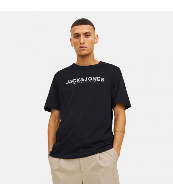 Άνετο και κατασκευασμένο με prenium ύφασμα αυτό το t-shirt σου εγγυάται χαλαρή άνεση όλη τη μέρα. Το look ολοκληρώνεται με το διακριτικό σχέδιο στο στήθος. Πληροφορίες • Σύνθεση: 100% βαμβάκι • Κανονική εφαρμογή • Στρογγυλή λαιμόκοψη Extra Λεπτομέρειες • Jack & Jones λογότυπο • Χρώμα: Μαύρο Φροντίδα • Σιδερώστε σε μέγιστη θερμοκρασία  150°C • Πλένεται με παρόμοια χρώματα