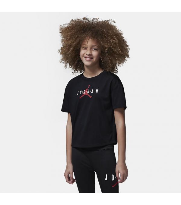 Το πιο χαλαρό t-shirt για τα πιο χαλαρά και cool παιδιά. Αυτό το T-shirt είναι κατασκευασμένο από ανάλαφρο ύφασμα που επιτρέπει στα παιδιά να κινούνται με την ελευθερία που χρειάζονται . Το κλασσικό Jordan λογότυπο ολοκληρώνει το look του t-shirt. Πληροφορίες • Σύνθεση: 100% ανακυκλωμένος πολυεστέρας • Άνετη εφαρμογή • Στρογγυλή λαιμόκοψη Extra Λεπτομέρειες • Jordan σχέδιο • Χρώμα: Μαύρο