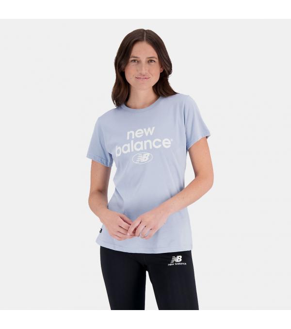 Μείνε άνετη και ανάλαφρη με αυτό το κλασικό γυναικείο t-shirt New Balance Essentials. Κατασκευασμένο από βαμβακερό απαλό ύφασμα με στρογγυλή λαιμόκοψη και New Balance λογότυπο στο στήθος που το ολοκληρώνει. Πληροφορίες • Σύνθεση: 100% βαμβάκι • Κανονική εφαρμογή • Στρογγυλή λαιμόκοψη • Κοντά μανίκια Extra Λεπτομέρειες • Λογότυπο New Balance • Χρώμα: Μπλε