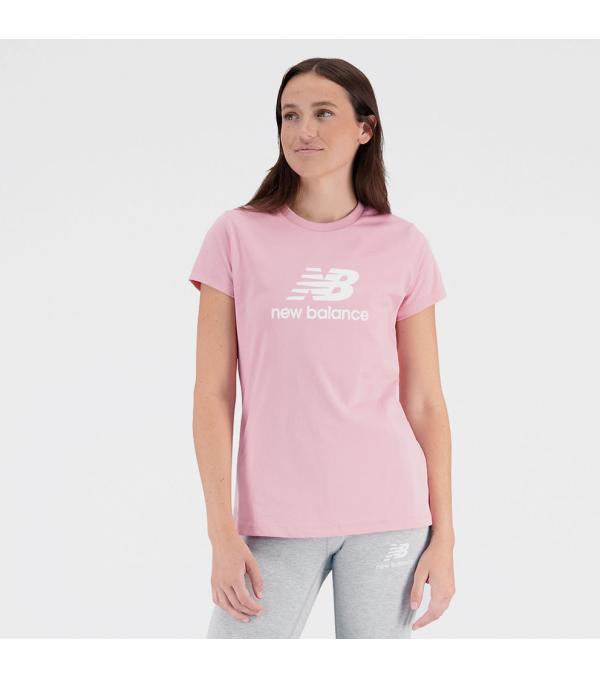 Μείνε άνετη και ανάλαφρη με αυτό το κλασικό γυναικείο t-shirt New Balance Essentials Stacked Logo. Κατασκευασμένο από βαμβακερό απαλό ύφασμα με στρογγυλή λαιμόκοψη και NB λογότυπο στο στήθος που το ολοκληρώνει. Πληροφορίες • Σύνθεση: 100% βαμβάκι • Κανονική εφαρμογή • Στρογγυλή λαιμόκοψη • Κοντά μανίκια Extra Λεπτομέρειες • Λογότυπο New Balance • Χρώμα: Ροζ