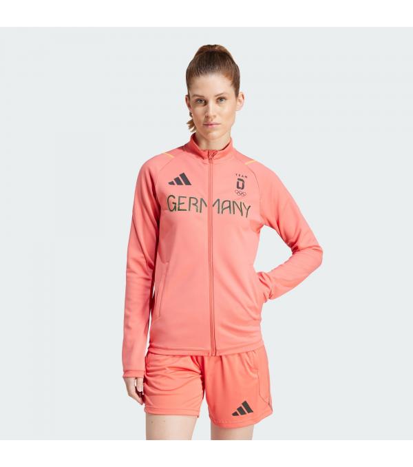 Δείξε την αφοσίωσή σου στην Team Germany κάθε φορά που φοράς αυτό το adidas jacket προπόνησης. Ελαφρύ και μαλακό, αυτό το jacket έχει κομψή εφαρμογή για να φοριέται άνετα πάνω από τα ρούχα προπόνησης. Το mesh στα πλαϊνά επιτρέπει την κυκλοφορία του αέρα κατά την προθέρμανση. Οι τσέπες με φερμουάρ κρατούν τα απαραίτητα στη θέση τους. Το συγκεκριμένο προϊόν είναι κατασκευασμένο από 100% ανακυκλωμένα υλικά. Χρησιμοποιούμε ανακυκλωμένα υλικά και μειώνουμε τα απορρίμματα, την εξάρτησή μας από τους μη ανανεώσιμους πόρους, και το αποτύπωμα των προϊόντων μας.Πληροφορίες• This model is 179 cm and wears a size 36. Their chest measures 80 cm and the waist 62 cm.• Στενή γραμμή• Φερμουάρ σε όλο το μήκος και rib όρθιος γιακάς• 100% piqué ανακυκλωμένου πολυεστέρα• Μπροστινές τσέπες με φερμουάρ• Mesh λεπτομέρειες στα πλαϊνά• Mesh τελείωμα και μανσέτες• Τυπωμένο (screenprinted) σήμα της Team Germany• Χρώμα: ΚόκκινοΦροντίδα• Απαγορεύεται το λευκαντικό• Απαγορεύεται το στεγνό καθάρισμα• Στέγνωμα σε στεγνωτήριο σε χαμηλή θερμοκρασία• Μην χρησιμοποιείτε μαλακτικό• Χρησιμοποιήστε μόνο ήπιο απορρυπαντικό• Πλύσιμο με κλειστά φερμουάρ• Πλύσιμο με όμοια χρώματα• Σιδέρωμα σε χαμηλή θερμοκρασία• Χλιαρό πλύσιμο στο πλυντήριο 