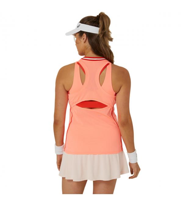 The tank's cooling features are designed to keep you cool and comfortable during your game. Additionally, the water-repellent mesh on the back helps keep the top lightweight and comfortable. It also helps provide advanced breathability.
