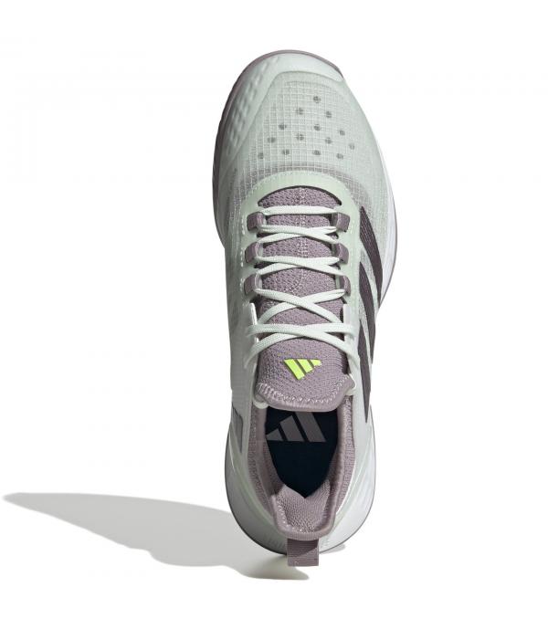 Απόκτησε αστραπιαία ταχύτητα στο γήπεδο του τένις. Αυτά τα adidas Adizero Ubersonic παπούτσια σε στηρίζουν στις δύσκολες πλάγιες κινήσεις, χάρη στο ενισχυμένο, ελαφρύ mesh επάνω μέρος. Η Lightstrike ενδιάμεση σόλα επιστροφής ενέργειας και η αντιολισθητική Adiwear εξωτερική σόλα σε στηρίζουν σε σκληρό έδαφος για δυναμικά παιχνίδια. Τα Adituff τμήματα κατά της τριβής είναι τοποθετημένα εκεί που τα χρειάζεσαι περισσότερο, και περιέχουν ανακυκλωμένο BOOST υλικό, για να δίνεις τον καλύτερό σου εαυτό.