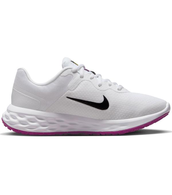 Nike Revolution 6 Next Nature Women's Running Shoes made with at least 20% recycled material by weight, old materials find new beginnings. We know comfort is key to a successful run, so we made sure your steps are cushioned and flexible for a soft ride.