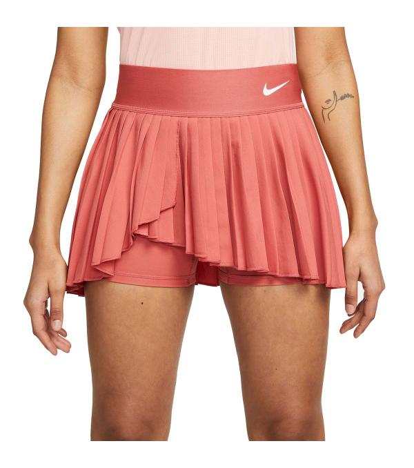 Make a statement on the court in this flowy skirt. The lightweight, stretchy design is crafted using layers of pleats that spin and flare while you run the court, while built-in shorts make sure you stay covered. Play at your best no matter what the game throws your way.