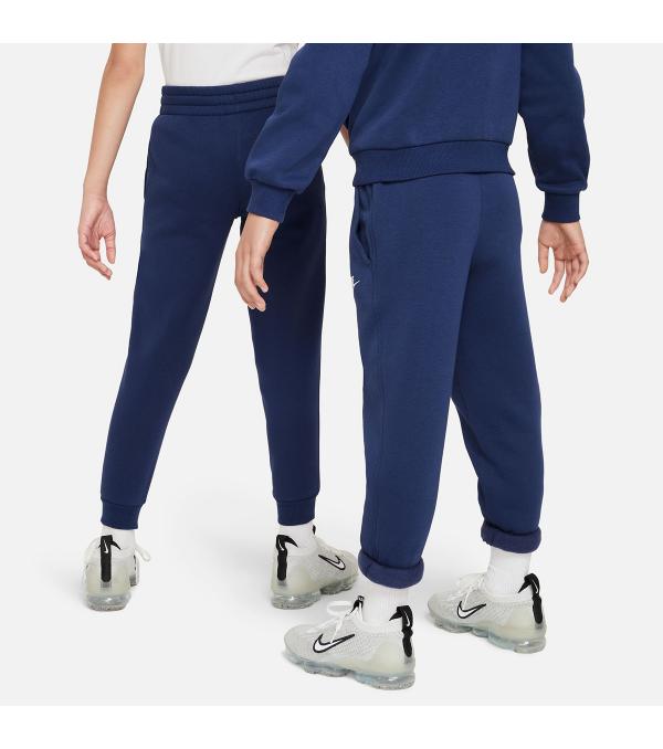 Warm up without breaking stride in these cozy joggers. Smooth on the outside, brushed soft on the inside, this lightweight fleece is an easy layer when you want a little extra warmth. Enjoy them whether you're on the court or in the classroom counting down the minutes till you can go play again.
