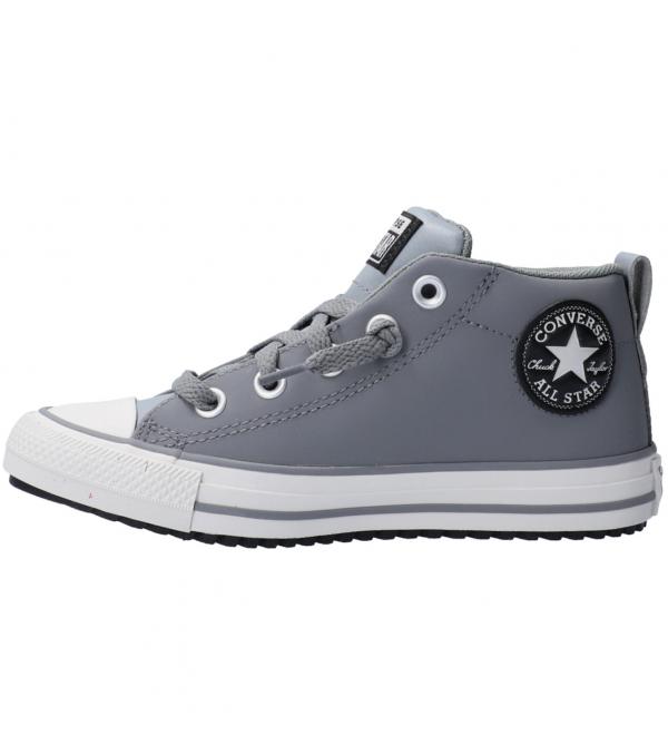 Παιδικά sneakers της εταιρείας Converse, τα οποία αποτελούν την πιο κλασική επιλογή για καθημερινή χρήση, χωρίς να κουράζουν τα πόδια των παιδιών. Είναι ένα διαχρονικό σχέδιο υποδημάτων, το οποίο τα παιδιά μπορούν να το φοράνε σε κάθε ηλικία, ενώ παράλληλα ταιριάζει με πάρα πολλές εμφανίσεις.