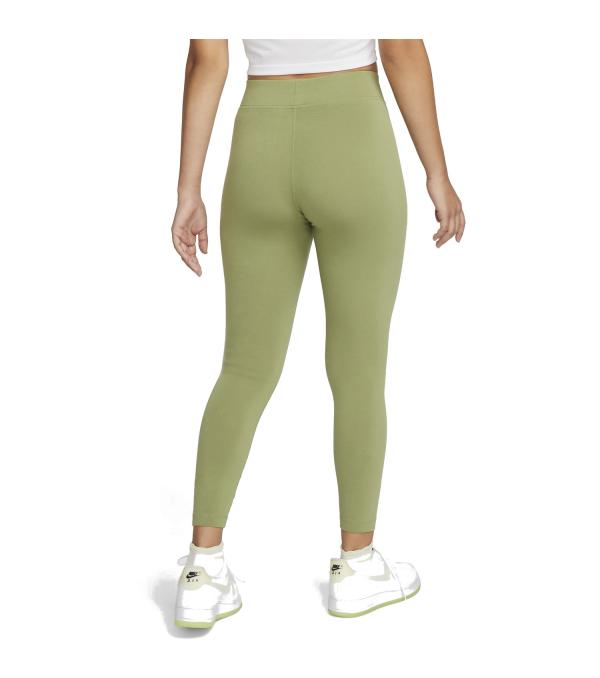 The Nike Sportswear Essential 7/8 Leggings help put the focus on your sneakers. A simple Swoosh logo at the ankle elevates the look, while a stretch waistband provides a snug, comfortable feel.