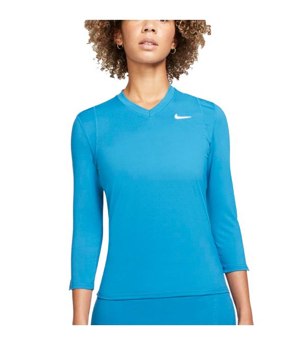 Η μπλούζα NikeCourt Dri-FIT UV Victory έχει σχεδιαστεί για να φοριέται μόνη της ή σε συνδυασμό με άλλα ρούχα, προφέροντας τη δροσερή κάλυψη που χρειάζεσαι για άνετη αίσθηση τις ζεστές, ηλιόλουστες μέρες στο γήπεδο. Αυτό το προϊόν είναι φτιαγμένο από ίνες με τουλάχιστον 75% ανακυκλωμένο πολυέστερ.