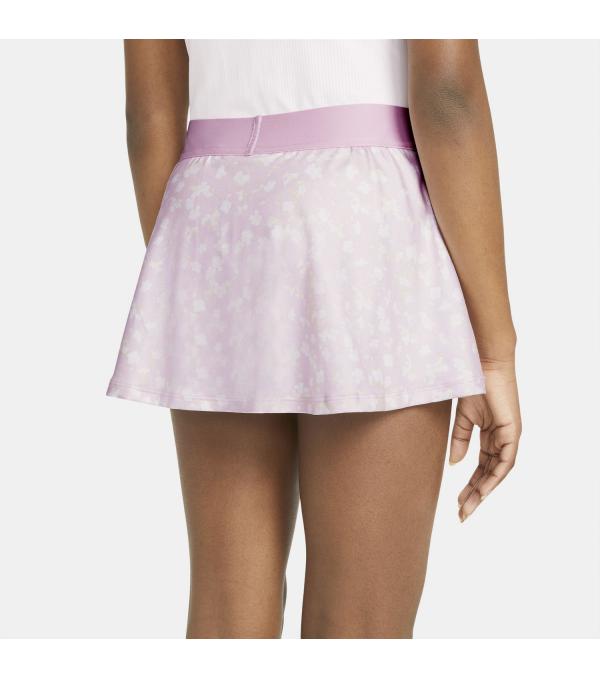Stretchy and super soft, the NikeCourt Dri-FIT Victory Skirt is all about keeping you comfy. A single pleat in the front gives you lots of room to run and jump and a blurry floral print keeps your look fresh and sporty.