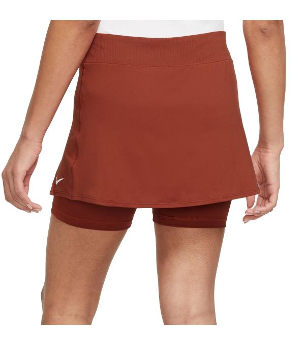 Crafted with lightweight, stretchy fabric, the NikeCourt Victory Skirt gives you the comfort you need to play at your best. A side slit gives you extra room to move while you run and slide, while also providing easy access to any tennis balls you stash under the inner shorts. This product is made with at least 75% recycled polyester fibers.