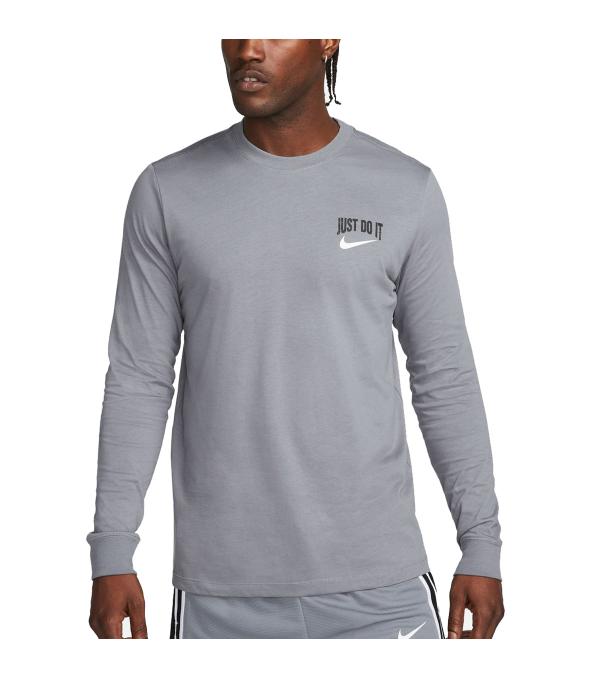 Αυτή η ανδρική μακρυμάνικη μπλούζα της εταιρίας Nike είναι ιδανική για ζέσταμα αλλά και για casual σπορ εμφανίσεις.