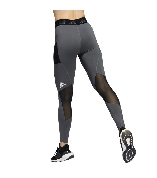 This long adidas leggings supports the muscles for perfect concentration in any kind of exercise. The aeroready fabric that removes moisture dries quickly and offers comfort throughout your workout, outdoors or indoors. The mesh side pocket ensures direct access to your mobile phone.