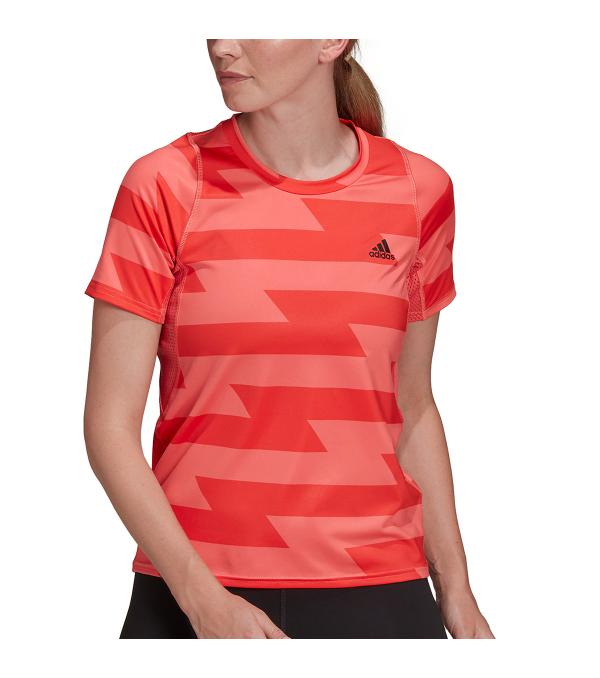 Switch it into high gear in this adidas running t-shirt built to keep you comfortable no matter how fast you push the pace. AEROREADY absorbs moisture from your warm-up stretches to your last step. A reflective logo lights up after the sun goes down.