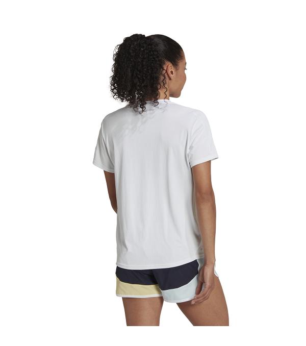 There's nothing quite like the feeling of freedom running gives you. Eliminate distractions and enjoy the journey in this minimalist adidas t-shirt. Moisture-absorbing AEROREADY lets you go the distance while feeling dry and comfortable. All-around reflectivity shines when the light fades.