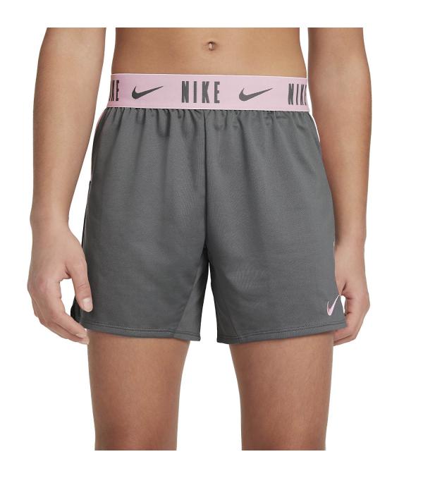 Τα Nike Dri-FIT Trophy Shorts είναι έτοιμο για κάθε είδους διασκέδαση. Είναι ελαφρύ και σας βοηθά να παραμείνετε άνετοι, ενώ τρέχετε και παίζετε. 