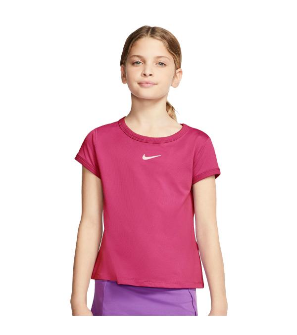 Η κοντομάνικη μπλούζα τένις NikeCourt Dri-FIT για κορίτσια έχει απαλό, αεριζόμενο ύφασμα, για άνετη αίσθηση στο γήπεδο.
