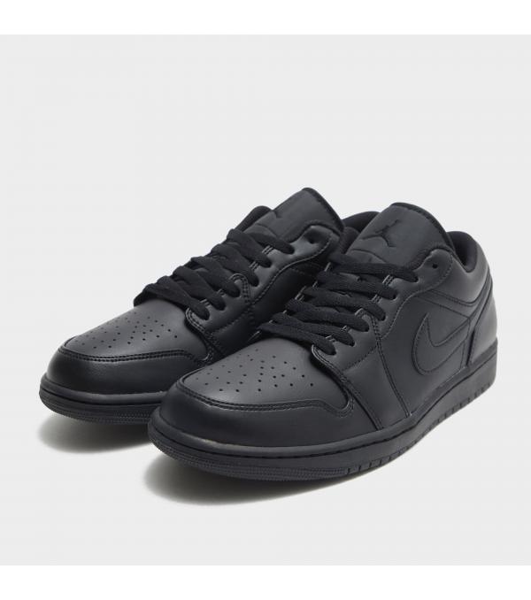 Inspired by the '85 OG, τα μαύρα ανδρικά Jordan Air 1 Low παπούτσια είναι ο,τι έλειπε από την συλλογή σου. Σε τριπλό μαύρο χρώμα, αυτά τα Low-cut sneakers διατηρούν τις σχεδιαστικές λεπτομέρειες του OG με δέρμα και συνθετικό άνω μέρος. Διαθέτουν διατρήσεις για μέγιστη διαπνοή, δέσιμο με κορδόνια και τμήμα με επένδυση στον αστράγαλο για μέγιστη άνεση. Πέρα από την AJ "υπογραφή", η μονάδα Air στην ενδιάμεση σόλα ολοκληρώνει το σχέδιο αυτό.     Σύνθεση & Φροντίδα Άνω Μέρος: Δερμάτινο Εσωτερικό: Υφασμάτινο Σόλα: Συνθετική Εξωτερική Σόλα: Καουτσούκ    Size & Fit Εφαρμογή: Κανονική    Άλλες Πληροφορίες Χρώμα: Μαύρο Κλείσιμο: Κορδόνια Τεχνολογία: Μονάδα Air    Aυτό το style διατίθεται μόνο 1 ανά πελάτη. Get yours now! 