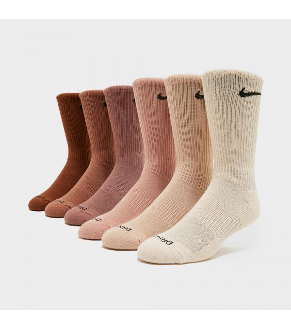 Απόλαυσε άνεση και OG Swoosh style στο γυμναστήριο και τα street 'fits με τις κάλτσες Nike Everyday Plus Cushioned, με αυτό το πρακτικό σετ των 6 ζευγαριών. Κατασκευασμένες από ανθεκτικό και ελαστικό ύφασμα, σου προσφέρουν απαλή και στεγνή αίσθηση χάρη στην τεχνολογία Dri-FIT που απωθεί τον ιδρώτα. Τα χαρακτηριστικά Nike στοιχεία, χαρίζουν ένα sporty vibe στα looks σου αναδεικνύοντας τα trainers σου.             Σύνθεση & Φροντίδα Ύφασμα: 61% βαμβάκι/ 36% πολυεστέρας/ 2% ελαστάν/ 1% νάιλον Φροντίδα: Πλύσιμο στο πλυντήριο              Size & Fit Eφαρμογή: Κανονική              Άλλες Πληροφορίες Χρώμα: Ροζ/ Κόκκινο/ Καφέ Τεχνολογία: Dri-FIT με υδροαπωθητικές ιδιότητες Περιλαμβάνει: 6 ζευγάρια        