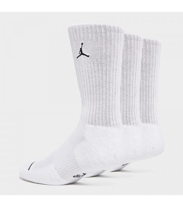 Αναβάθμισε τα καθημερινά σου looks με τις κάλτσες Jordan Crew σε αυτό το άσπρο χρώμα. Κατασκευασμένες από μαλακό και ανθεκτικό ύφασμα, αποτελούν την ιδανική επιλογή για την προπόνηση αλλά και τα street 'fits σου. Έρχονται σε ένα πρακτικό pack με 3 ζευγάρια, για να μπορείς να απολαμβάνεις top άνεση και OG μπασκετικό style ακόμα πιο συχνά.             Σύνθεση & Φροντίδα Ύφασμα: 96% πολυεστέρας/ 3% ελαστάν/ 1% νάιλον Φροντίδα: Πλύσιμο στο πλυντήριο              Size & Fit Eφαρμογή: Κανονική              Άλλες Πληροφορίες Χρώμα: Λευκό Περιλαμβάνει: 3 ζευγάρια        
