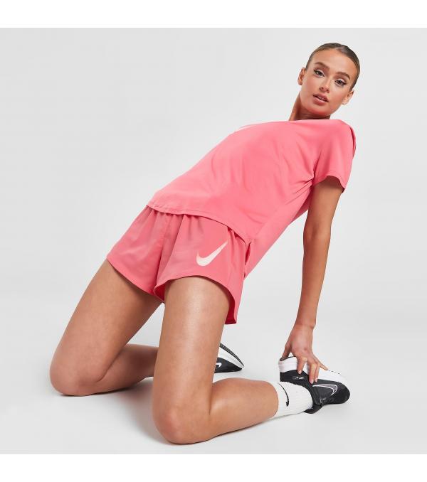Φτάσε τους στόχους σου με το Running Swoosh σορτς της Nike, σε αυτό το μοναδικό colourway! Είναι κατασκευασμένο από ανάλαφρο ύφασμα, εμπλουτισμένο με Dr-FIT τεχνολογία που απομακρύνει πλήρως τον ιδρώτα από το δέρμα και εξασφαλίζει στεγνή και δροσερή αίσθηση. Διαθέτει ελαστική μέση ώστε να κινείσαι ελεύθερα ενώ αθλείσαι και brief εσωτερική επένδυση, ενώ υπογράφεται με το iconic Swoosh logo στον μηρό.             Σύνθεση & Φροντίδα Ύφασμα: 100% Πολυεστέρας Αίσθηση Υφάσματος: Στεγνώνει γρήγορα Φροντίδα: Πλύσιμο στο πλυντήριο              Size & Fit Eφαρμογή: Κανονική Μέση: Ελαστική ζώνη Διαστάσεις Μοντέλου: Το μοντέλο έχει ύψος 176 εκ και φοράει μέγεθος Small            Άλλες Πληροφορίες Χρώμα: Ροζ Τεχνολογία: Dri-FIT         