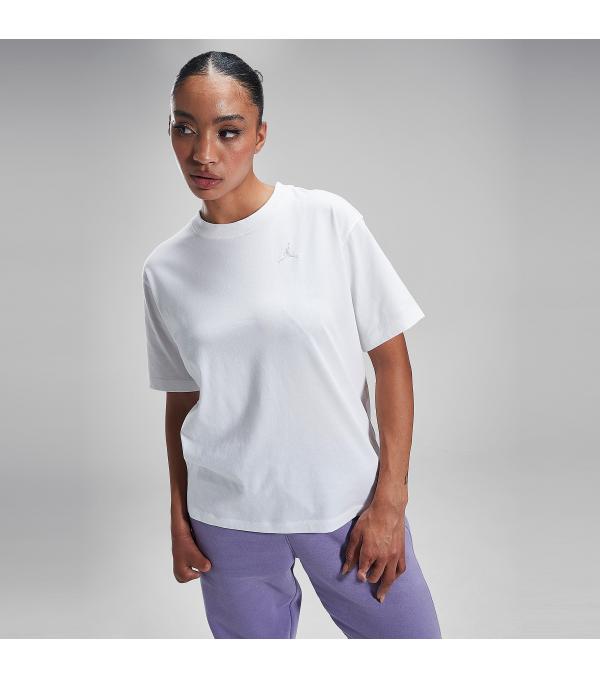 Αναβάθμισε τα everyday looks σου με το Essential T-Shirt της Jordan, σε clean white colorway. Σε κανονική γραμμή, είναι κατασκευασμένο από μαλακό βαμβακερό ύφασμα που χαρίζει ανάλαφρη και άνετη αίσθηση που διαρκεί όλη μέρα, ενώ διαθέτει ριμπ λαιμόκοψη για σταθερή εφαρμογή. Το διακριτικό Jumpman logo στο στήθος εγγυάται premium χαρακτήρα.             Σύνθεση & Φροντίδα Ύφασμα: 100% βαμβάκι Φροντίδα: Πλύσιμο στο πλυντήριο              Size & Fit Eφαρμογή: Κανονική Διαστάσεις Μοντέλου: Το μοντέλο έχει ύψος 173 εκ και φοράει μέγεθος Small              Άλλες Πληροφορίες Χρώμα: Λευκό        