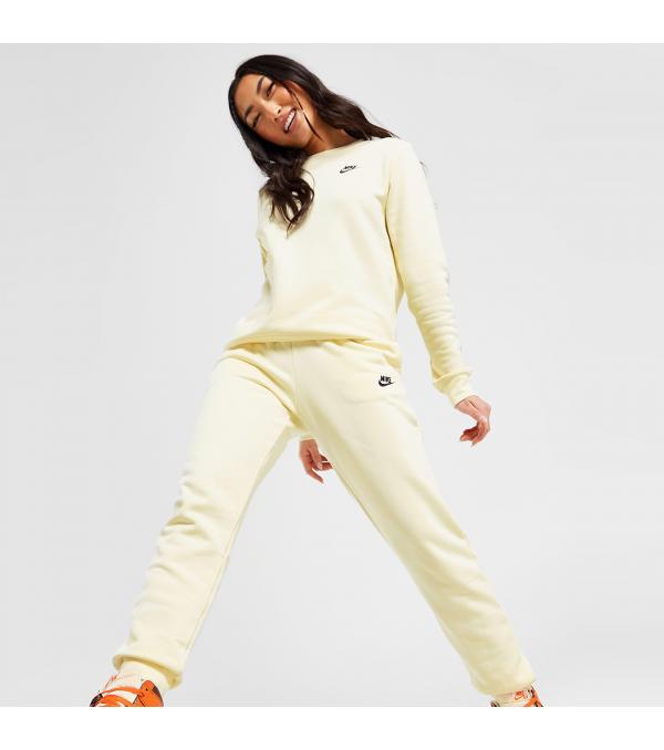 Κάνε ένα upgrade στα laidback 'fits σου με το Sportswear Club Fleece παντελόνι φόρμας της Nike, σε κίτρινο colourway. Κατασκευασμένα σε κανονική γραμμή, από το καινοτόμο Tech Fleece ύφασμα που χαρίζει αξεπέραστη άνεση και ζεστασιά, αυτό το staple είναι απαραίτητο κομμάτι κάθε γκαρνταρόμπας. Με πλαινές τσέπες για όλα τα απαραίτητα, το Nike logo αφήνει την υπογραφή του.             Σύνθεση & Φροντίδα Ύφασμα: 80% Βαμβάκι/ 20% Πολυεστέρας Φροντίδα: Πλύσιμο στο πλυντήριο              Size & Fit Eφαρμογή: Κανονική Μέση: Ελαστική ζώνη με κορδόνι Διαστάσεις Μοντέλου: Το μοντέλο έχει ύψος 173 εκ και φοράει μέγεθος Small            Άλλες Πληροφορίες Χρώμα: Κίτρινο Τσέπες: Δύο πλαϊνές        