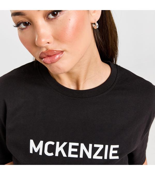 Take it easy με το Luna T-shirt της McKenzie, που θα βρεις αποκλειστικά στη JD. Σε μαύρο colourway για εύκολο matching, χαρίζει καθημερινή άνεση χάρη στο ανάλαφρο βαμβακερό ύφασμά του, ενώ διαθέτει ριμπ λαιμόκοψη για σταθερή εφαρμογή.             Σύνθεση & Φροντίδα Ύφασμα: 100% Βαμβάκι Φροντίδα: Πλύσιμο στο πλυντήριο              Size & Fit Eφαρμογή: Κανονική Διαστάσεις Μοντέλου: Το μοντέλο έχει ύψος 160 εκ και φοράει μέγεθος Small            Άλλες Πληροφορίες Χρώμα: Μαύρο        