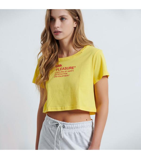 CROPPED ΚΟΝΤΟΜΑΝΙΚΟ ΜΠΛΟΥΖΑΚΙ. Γυναικεία κοντομάνικη cropped μπλούζα Bodytalk Dictionary Cropped T-Shirt Yellow (1221-906720-00720) με τύπωμα στο στήθος για μοναδικό στυλ. • Διαθέτει στρογγυλή λαιμόκοψη • Διακοσμείται με logo στο μπροστινό μέρος • Σύνθεση από 100% βαμβάκι • Το μοντέλο φοράει μέγεθος Μ • Κωδικός προϊόντος : 1221-906720-00720