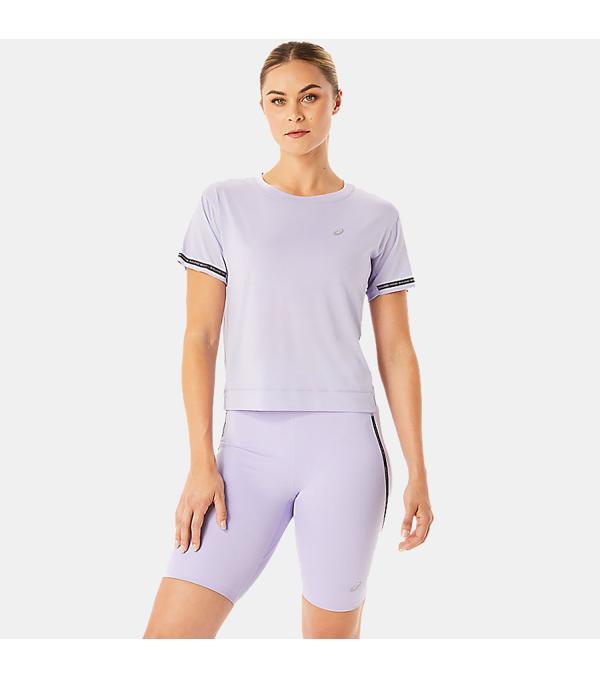 ΓΥΝΑΙΚΕΙΟ T-SHIRT ΓΙΑ ΤΡΕΞΙΜΟ. Το γυναικείο κοντομάνικο μπλουζάκι Asics Race Cropped Running T-Shirt Purple (2012C226-501) είναι κατασκευασμένο από πλεκτό ύφασμα με ιδιότητες γρήγορου στεγνώματος για να σας κρατά στεγνούς και άνετους. Το μπλουζάκι περιλαμβάνει επίσης τη φράση, ASICS Running γραμμένο στα ιαπωνικά γράμματα Katakana. • Στρογγυλή λαιμόκοψη • Διακριτικό λογότυπο στο στήθος • Ελαφρύ ύφασμα ACTIBREEZE που αναπνέει και στεγνώνει γρήγορα • Ανακλαστικές λεπτομέρειες • Κατασκευσμένο από κατ΄ελάχιστο 50% ανακυκλωμένα υλικά • Επίπεδες ραφές που βοηθούν στη μείωση της τριβής • 100% Πολυεστέρας • Κωδικός προϊόντος : 2012C226-501 The RACE CROP TOP is designed to help you keep cool and comfortable, so you can focus on the road ahead. It is made with a lightweight fabric that is also quick-drying and breathable. To promote even more ventilation, side panels are made with a stretch mesh fabric that allows fresh air to enter. Additionally, this top's flat seam constructi