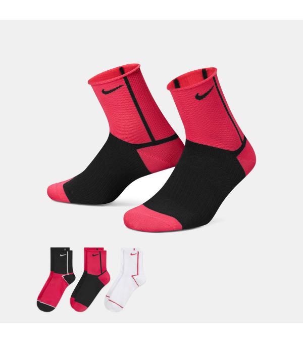 ΑΝΕΣΗ ΚΑΙ ΣΤΗΡΙΞΗ ΧΩΡΙΣ ΙΔΡΩΤΑ. Οι γυναικείες κάλτσες Nike Everyday Plus Lightweight Training Ankle Socks (CK6021-913) συνδυάζουν τεχνολογία απομάκρυνσης του ιδρώτα με αεριζόμενο διχτυωτό υλικό, για στεγνή και δροσερή αίσθηση στα πόδια από την προθέρμανση μέχρι την αποθεραπεία. Η λωρίδα ενίσχυσης με ριμπ ύφανση στην καμάρα αγκαλιάζει το μέσο του πέλματος για αίσθηση στήριξης. • Τεχνολογία Dri-FIT για στεγνή και άνετη αίσθηση στα πόδια. • Λωρίδα ενίσχυσης με ριμπ ύφανση στην καμάρα γύρω από το μέσο του πέλματος για αίσθηση στήριξης. • Αεριζόμενη κατασκευή στο επάνω τμήμα που επιτρέπει στο πόδι να αναπνέει. • Ενισχυμένο ύφασμα στη φτέρνα και τα δάχτυλα για μεγαλύτερη αντοχή. • 92-93% πολυέστερ/7-8% νάιλον • Πλύσιμο στο πλυντήριο • Κωδικός προίόντος : CK6021-913