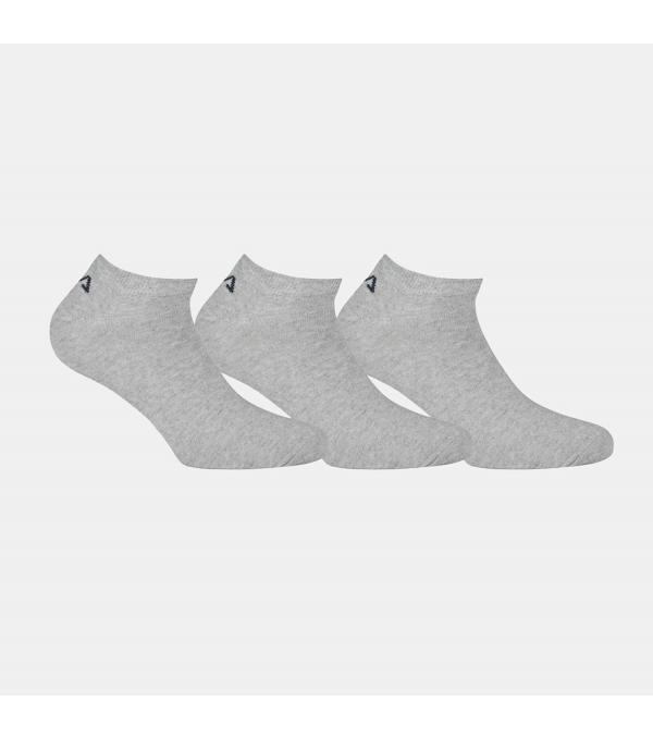 ΧΑΜΗΛΕΣ ΚΑΛΤΣΕΣ ΜΕ ΜΟΝΑΔΙΚΟ ΣΤΥΛ FILA. Κοντές κάλτσες (σοσόνια) Fila Invisible Plain Socks Black (F9100-200), ιδανικές για κάθε σου δραστηριότητα. • Kανονική εφαρμογή και ελαστικότητα • Σύνθεση: 70% βαμβάκι / 29% Πολυεστέρας / 1% Ελαστάνη • Συσκευασία με 3 ζευγάρια • Κωδικός προϊόντος : F9100-200 Κάλτσες ζεστές, εντυπωσιακές με ωραία ύφανση και το λογότυπο στα πλάγια της σειράς 3 Pack Socks, είναι κατάλληλες για όλες τις ώρες. Χρήσιμες για τους αθλητές αλλά και για τους κοινούς θνητούς, που θέλουν να περπατήσουν, να τρέξουν, ν΄ αθληθούν στα γήπεδα ή απλά να αισθάνονται άνετα μέσα στο σπίτι τους. Λόγω της σύνθεσής των υλικών τους έχουν ελαστικότητα. Καθώς είναι βαμβακερές κρατούν το πόδι δροσερό ή ζεστό αναλόγως την εποχή κι απορροφούν τον ιδρώτα και την υγρασία. Είναι κατασκευασμένες κατά 70% από βαμβάκι, 29% από πολυεστέρα και κατά 1% ελαστάνη. Πρόκειται για έναν εξαιρετικό συνδυασμό τριών διαφορετικών υλικών, που προσφέρουν τα καλύτερά τους χαρακτηριστικά σ΄ αυτό το υπέρ