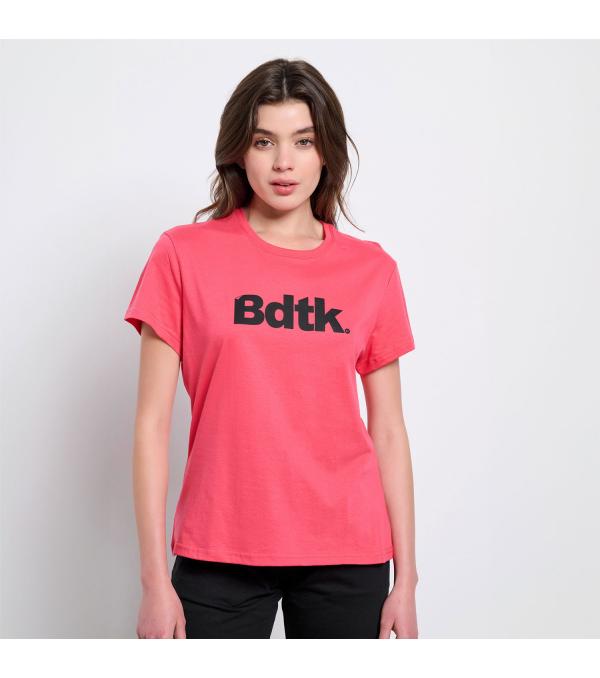 ΑΝΕΤΟ T-SHIRT BDTK. Γυναικείο κοντομάνικο μπλουζάκι Bodytalk Slim Logo T-shirt Pink (1241-900028-00335) με το BDTK logo στο στήθος. • Διαθέτει στρογγυλή λαιμόκοψη • Διακοσμείται με BDTK logo στο στήθος • Kανονική γραμμή • Σύνθεση από 100% βαμβάκι • Το μοντέλο φοράει μέγεθος S • Κωδικός προϊόντος : 1241-900028-00335