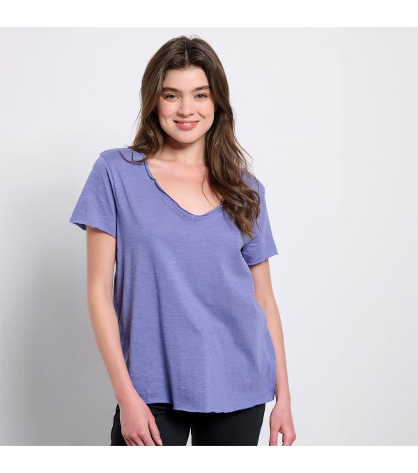 ΑΝΕΤΟ, ΕΛΑΦΡΥ ΓΥΝΑΙΚΕΙΟ T-SHIRT. Γυναικείο κοντομάνικο μπλουζάκι Bodytalk V-Neck Loose T-shirt Blue (1241-901628-00827) για καθημερινή άνεση. • Διαθέτει κοντό μανίκι και λαιμόκοψη τύπου V • Διακοσμείται με διακριτικό λογότυπο στην πλάτη • Άνετη εφαρμογή / φαρδιά γραμμή • Σύνθεση από 100% βαμβάκι flamma • Το μοντέλο φοράει μέγεθος S • Κωδικός προϊόντος : 1241-901628-00827