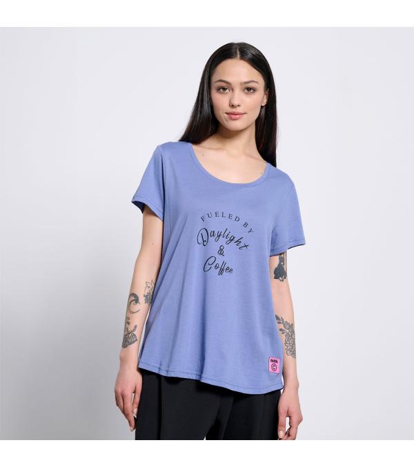 ΑΝΕΤΟ, ΕΛΑΦΡΥ ΓΥΝΑΙΚΕΙΟ T-SHIRT. Γυναικείο κοντομάνικο μπλουζάκι Bodytalk T-shirt Blue (1241-902628-00827) για καθημερινή άνεση. • Γυναικεία μακριά κοντομάνικη μπλούζα • Aπαλό βαμβακερό ύφασμα • Διαθέτει στρογγυλή λαιμόκοψη • Πιο μακρύ μήκος στο πίσω μέρος • Διακοσμείται με print • Kανονική εφαρμογή • Μοντέρνα και sporty επιλογή για τα καθημερινά σου outfit • Σύνθεση από 50% modal 50% cotton • Το μοντέλο φοράει μέγεθος S • Κωδικός προϊόντος : 1241-902628-00827