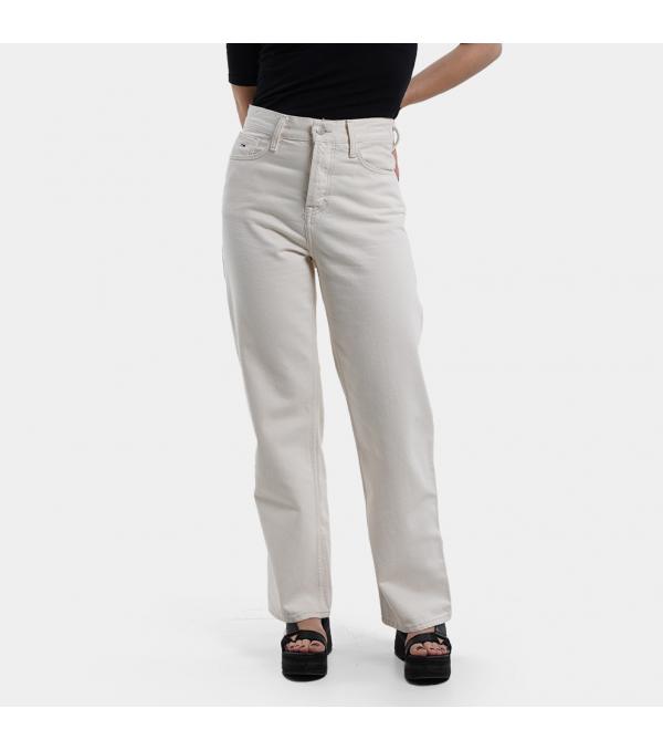 Για εμφανίσεις που ξεχωρίζουν επίλεξε αυτό το γυναικείο παντελόνι με την υπογραφή της Tommy Jeans και κάνε τους πιο απίστευτους συνδυασμούς. Συνδύασέ το με το casual ή το urban look σου. Είναι κατασκευασμένο από ύφασμα υψηλής ποιότητας σε χαλαρή εφαρμογή που τονίζει το στυλ σου και προσδίδει άνεση. Το Tommy flag στο πίσω μέρος ολοκληρώνει το στυλ του. Πληροφορίες • Σύνθεση: 100% ανακυκλωμένο βαμβάκι • Χαλαρή εφαρμογή • Μήκος πάνω από το γόνατο • Πλαϊνές τσέπες • Πίσω τσέπες •  Ανακυκλωμένο άκαμπτο τζιν • Πρόγραμμα Denim EMF • Φερμουάρ με κλείσιμο με κουμπί • Στυλ με πέντε τσέπες • Φαρδύ τελείωμα Extra Λεπτομέρειες • Επωνυμία Tommy Jeans • Μπάλωμα σημαίας Tommy Jeans στις τσέπες • Χρώμα: Μπεζ